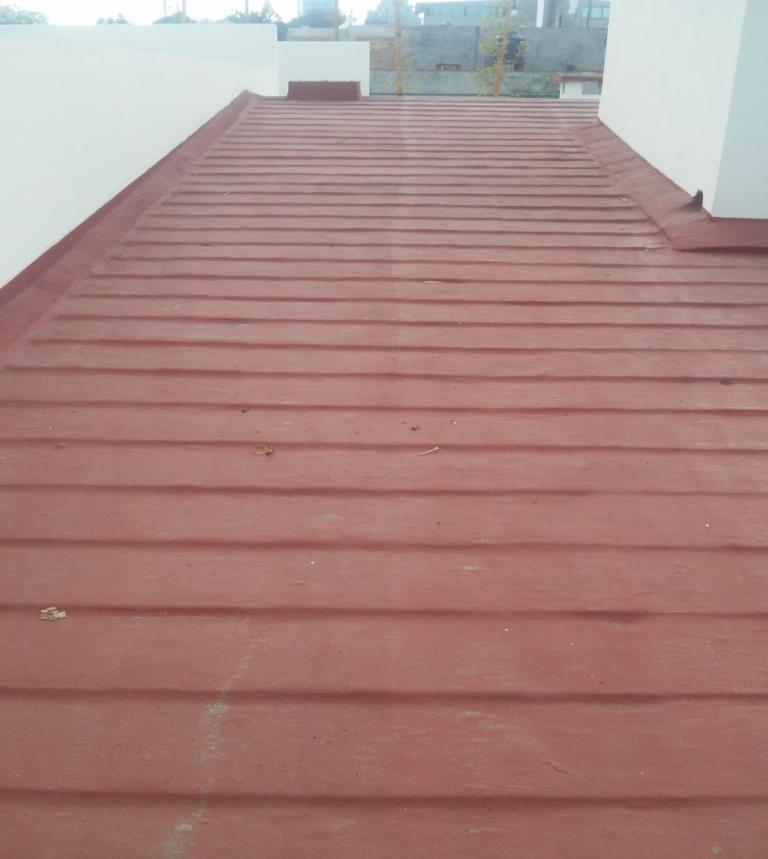 Paneles fotovoltaicos instalados sobre techo de teja en San Miguel de Allende