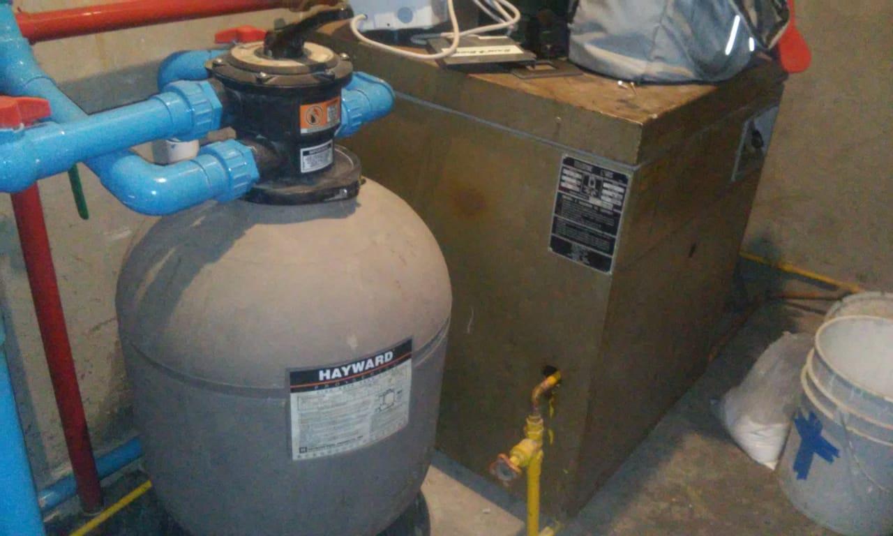Detalle de conexión de colector solar para alberca